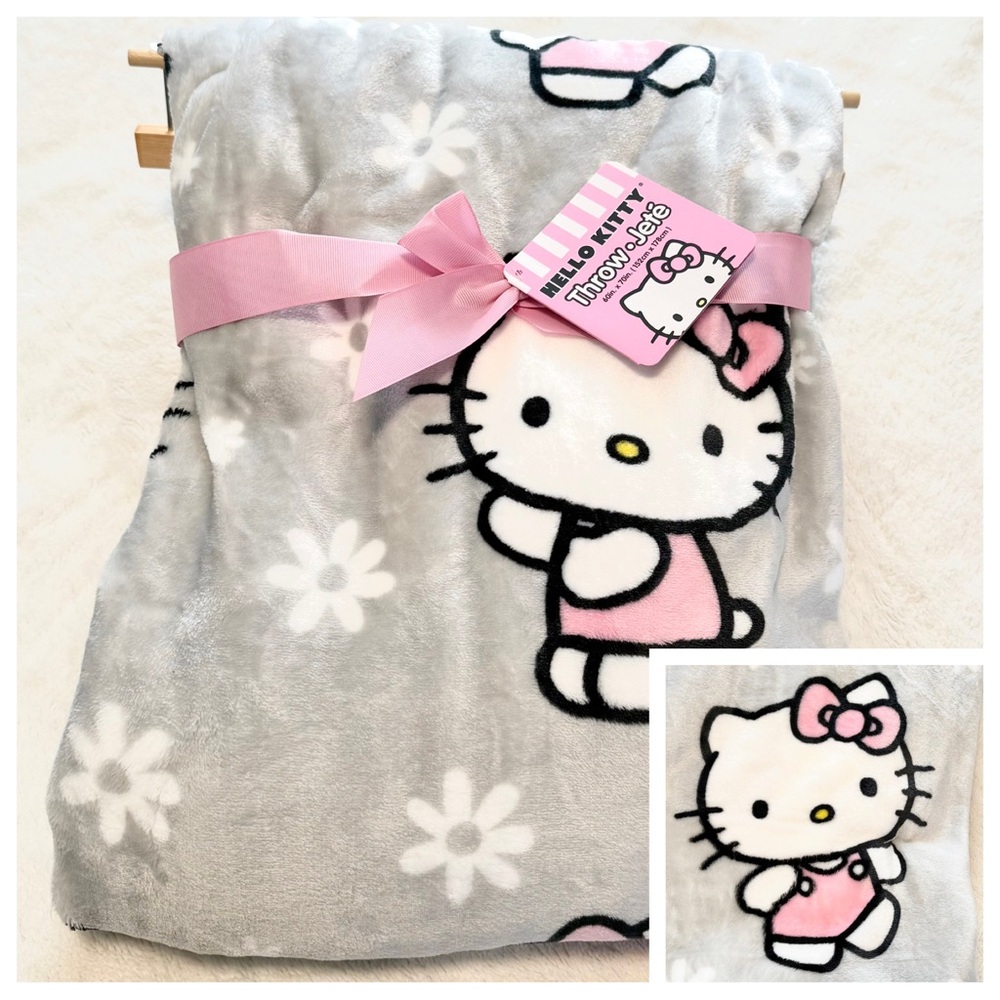 NWT Hello Kitty Plush Throw Blanket